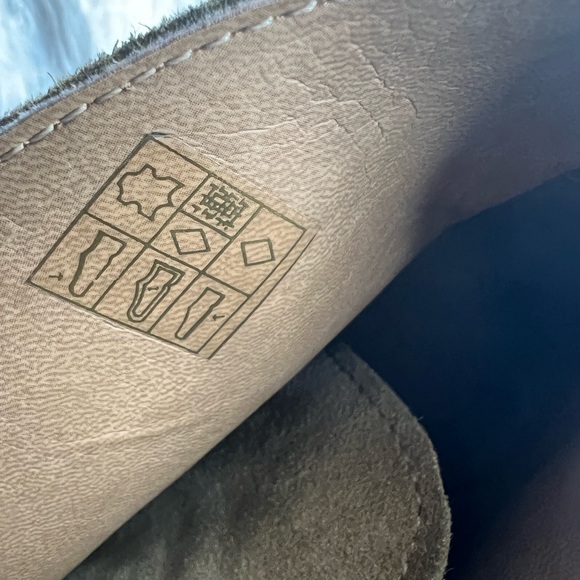 ASOS DESIGN desert chukka boots in stone suede with leather detail. - Picture 11 of 16